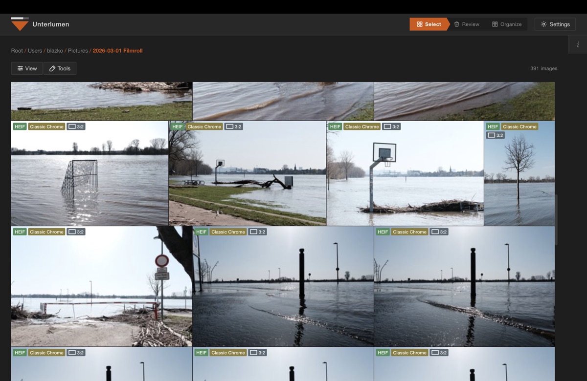 Unterlumen browse mode showing a grid of photos